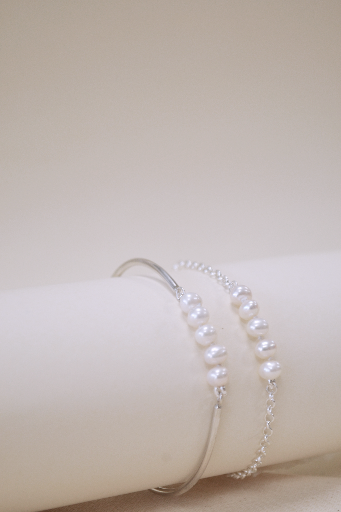 Pulseira Rígida Perolinhas