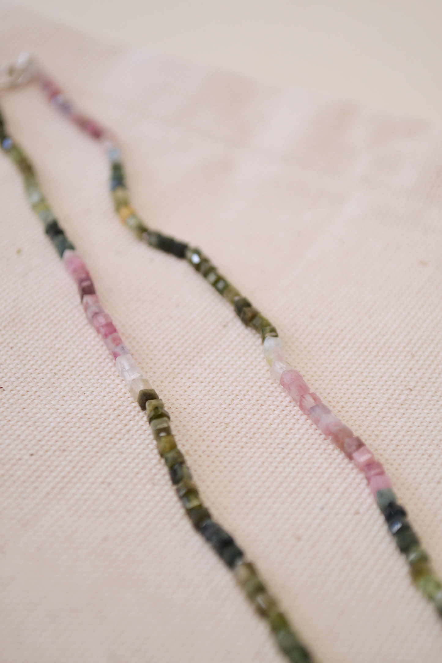 Colar Fio Turmalinas Coloridas